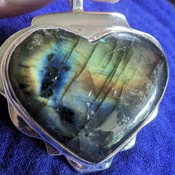 Labradorite Pendant - Picture 3 of 7